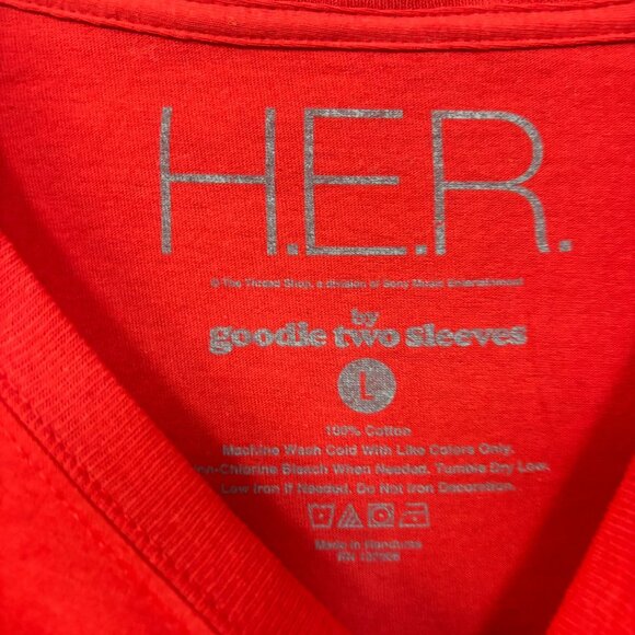 H.E.R Flowers Portrait Tshirt size large - Picture 4 of 4